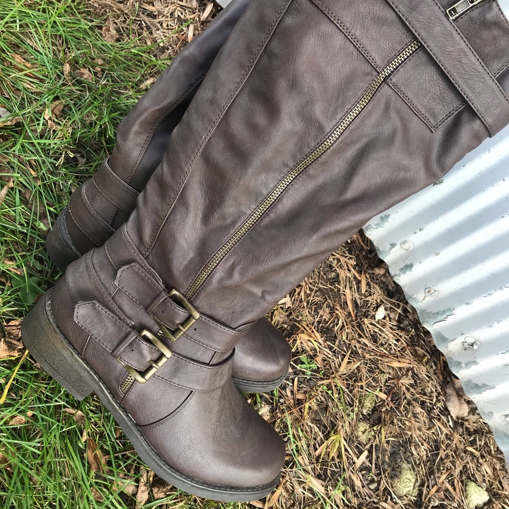 Wide calf brown riding boots, NEVER WORN!